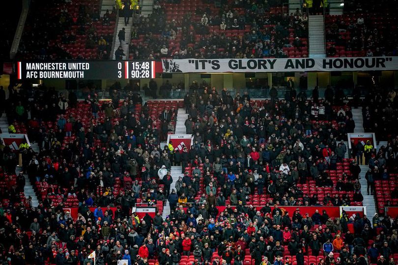 Benar-Benar Kacau! Selain Bocor, Old Trafford Juga Banyak Tikusnya