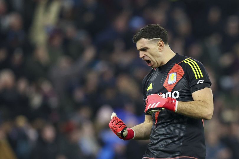 Perbandingan Statistik Andre Onana dan Emi Martinez:
